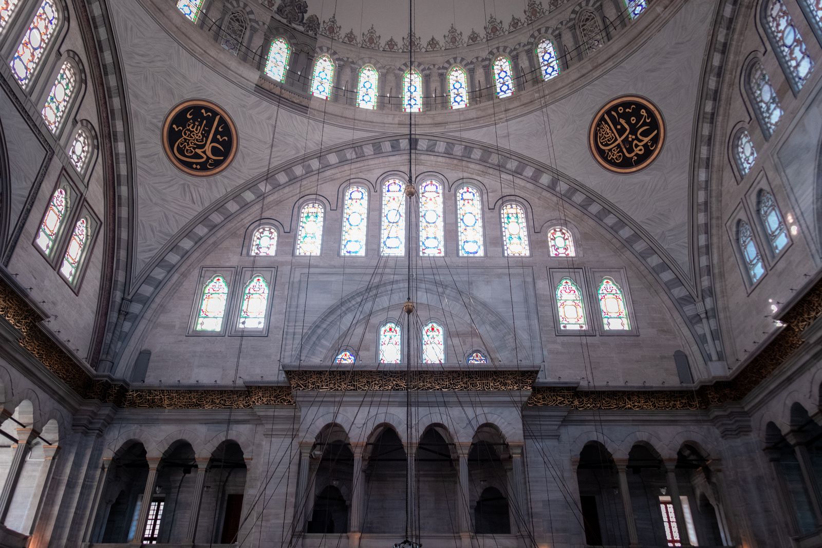 Kusen lengkung masjid ornamen Islam